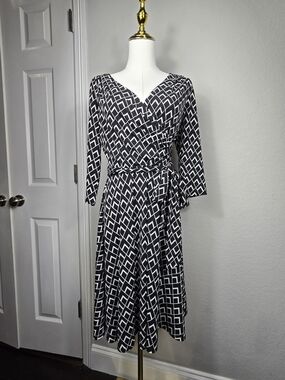 White House Black Market Faux Wrap Dress Black White Geometric Print 3/4 Sleeve